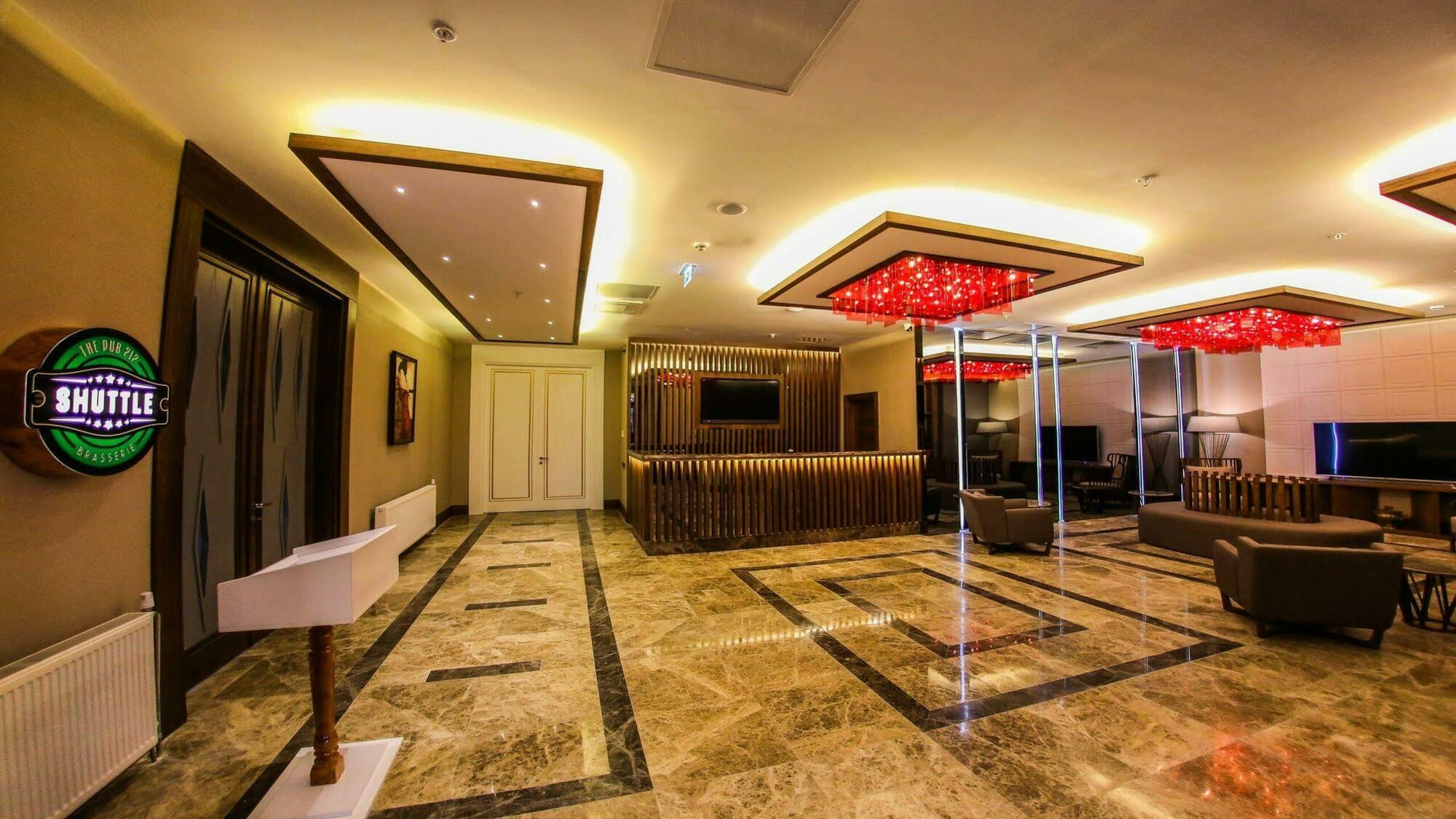 Отель Ramada By Wyndham Нигде Экстерьер фото